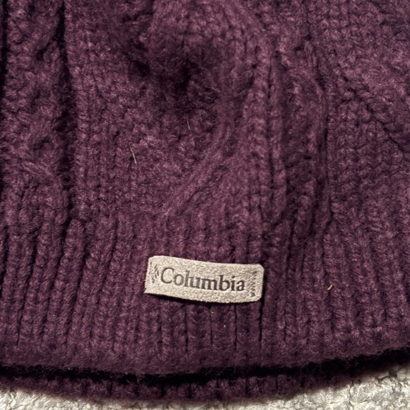 Columbia Agate Pass Cable Knit Beanie | Women’s | One Size Fits Most - Picture 3 of 5